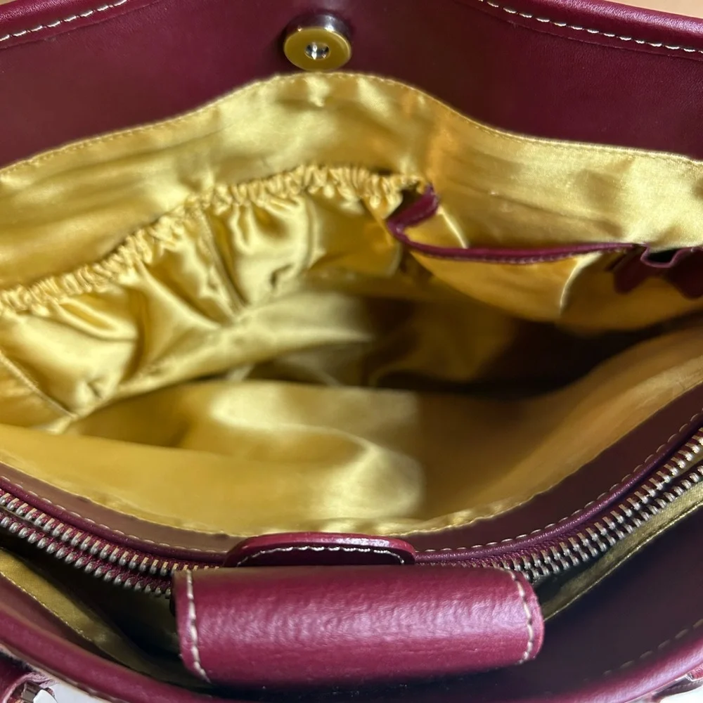 Maxx‎ New York Burgundy and Tan Geometric Tote
